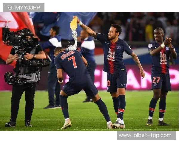 德甲精彩对决巴黎圣日耳曼4-0横扫那不勒斯赛后点评引发热议