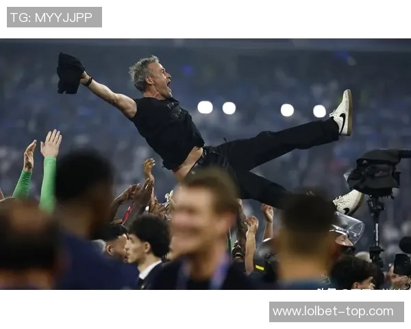 西甲激战巴黎圣日耳曼与AC米兰鏖战至平局全场沸腾