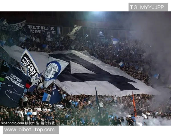 西甲赛场惊现冷门那不勒斯狂胜利物浦五球引发全场轰动