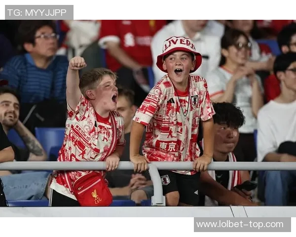 友谊赛精彩对决利物浦与曼联战成平局帽子戏法瞬间引发全场热烈反响