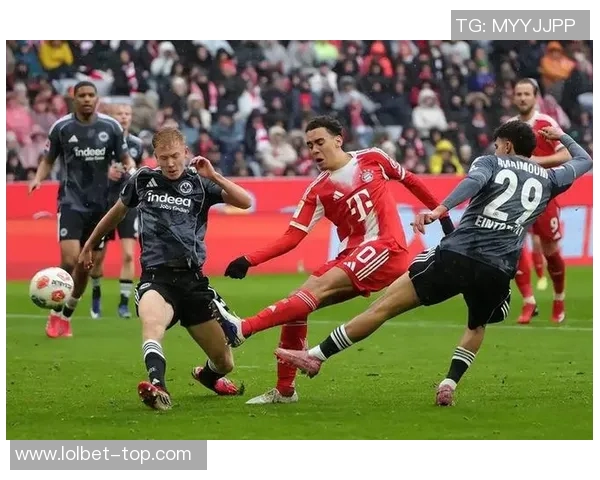 西甲激战：拜仁狂胜莱比锡五球大捷神扑时刻点燃全场激情